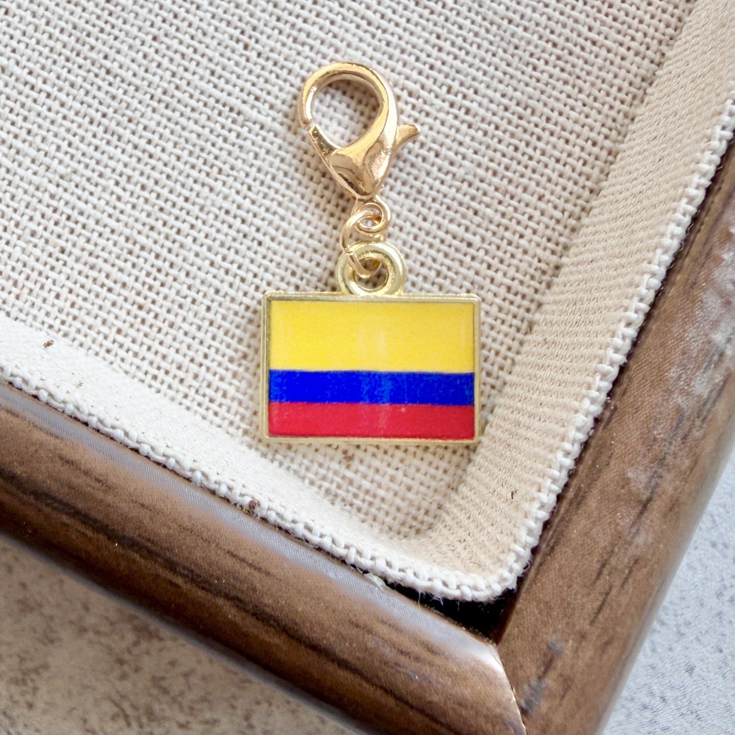 American Flag Enamel Keychain Pendant ? Patriotic USA Flag Key Ring & Bag Charm