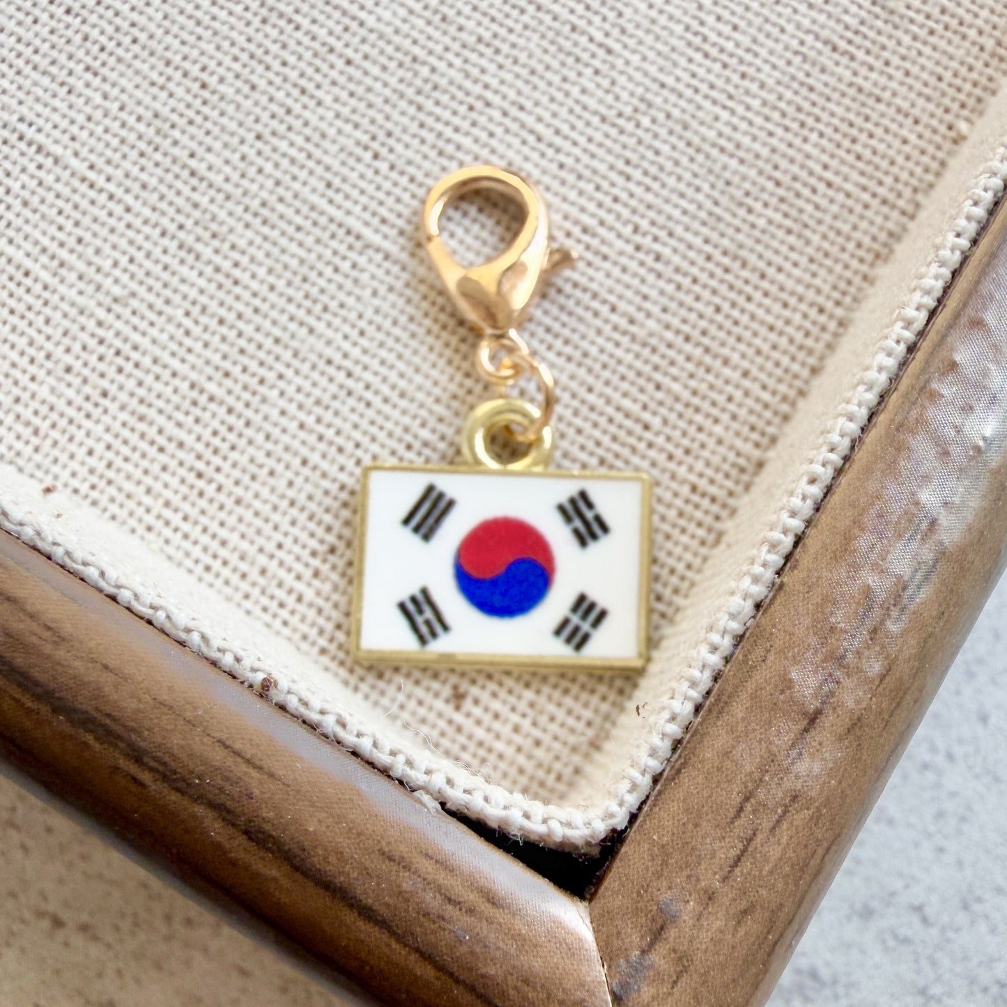American Flag Enamel Keychain Pendant ? Patriotic USA Flag Key Ring & Bag Charm