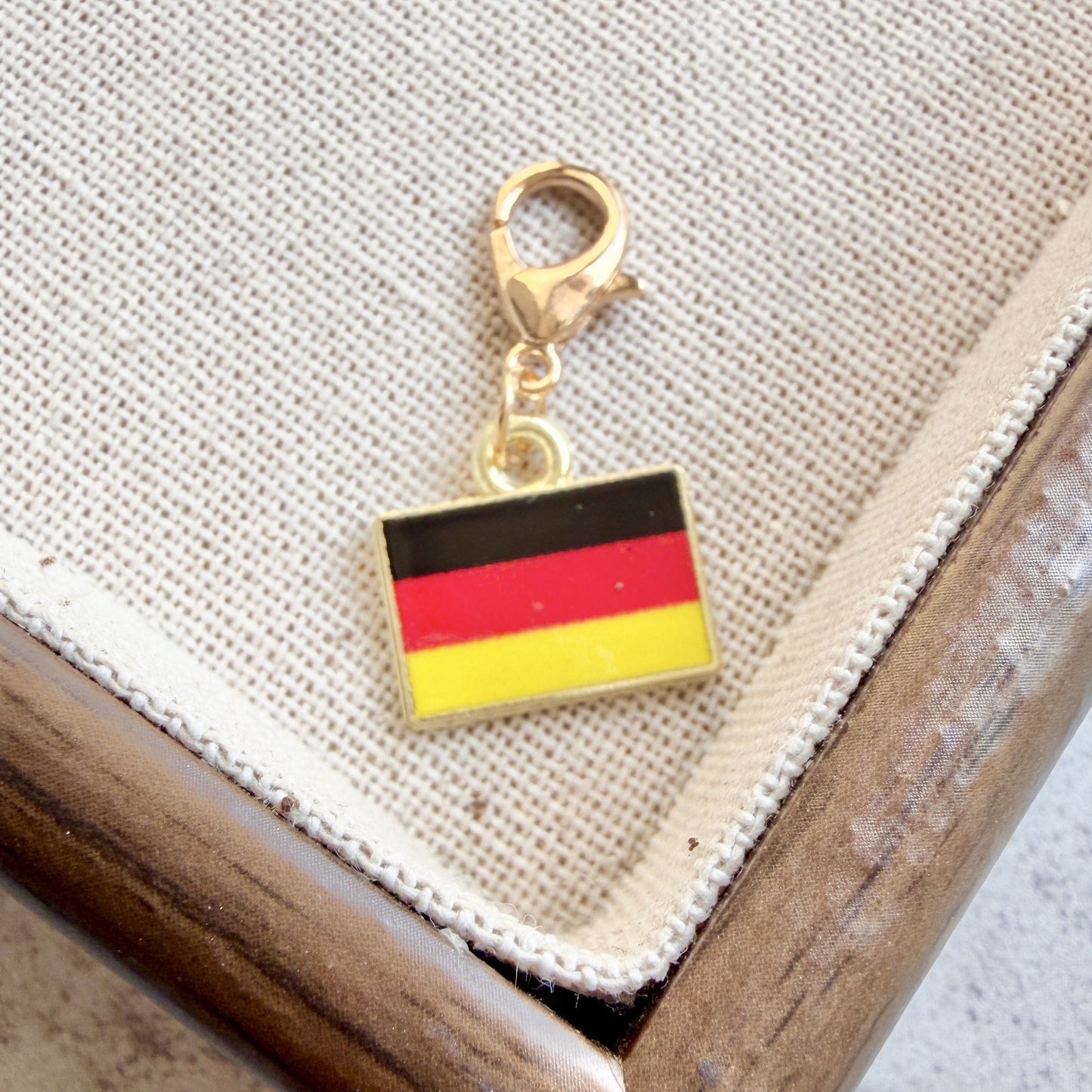 American Flag Enamel Keychain Pendant ? Patriotic USA Flag Key Ring & Bag Charm
